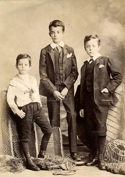 Photo de famille ancienne en noir et blanc - généalogie en Moselle